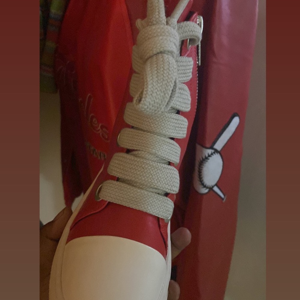 Thick Laces Ups